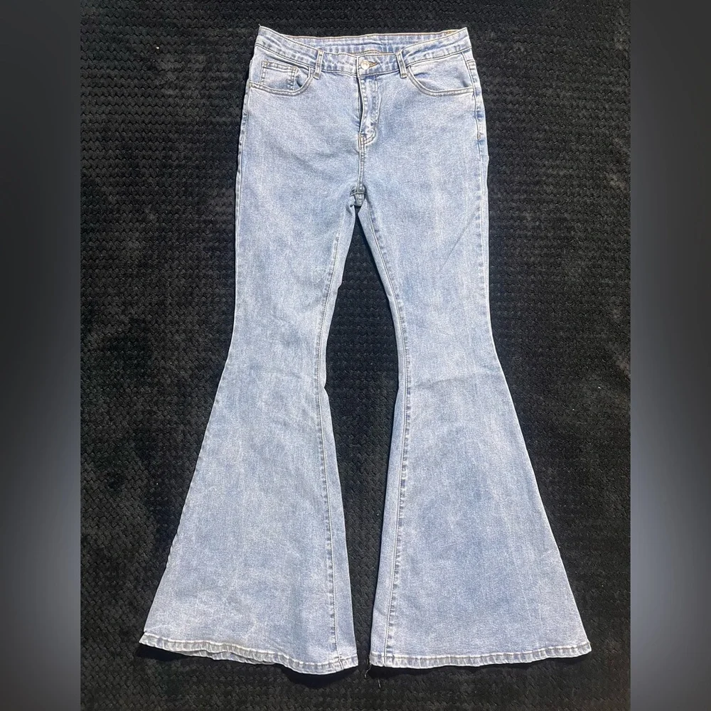 Shein Floral Embroidered Flared light blue Jeans size L 80%Cotton 15% polyester - Picture 2 of 10